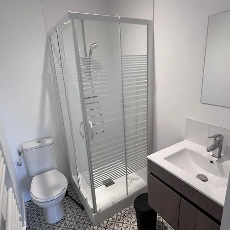 Chambre Avec Sdb + Wc Privatifs Dans Maison 114 M2 Avec Cour Habitación en casa particular *